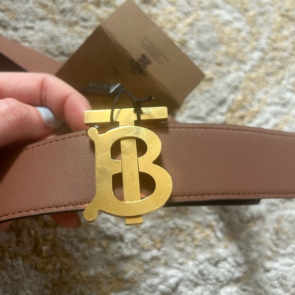 Burberry TB Leather Reversible Belt - Picture 9 of 9